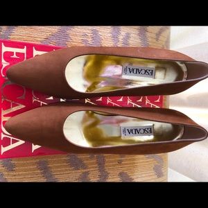 Escada Suede Pumps in tan color. Never been worn
